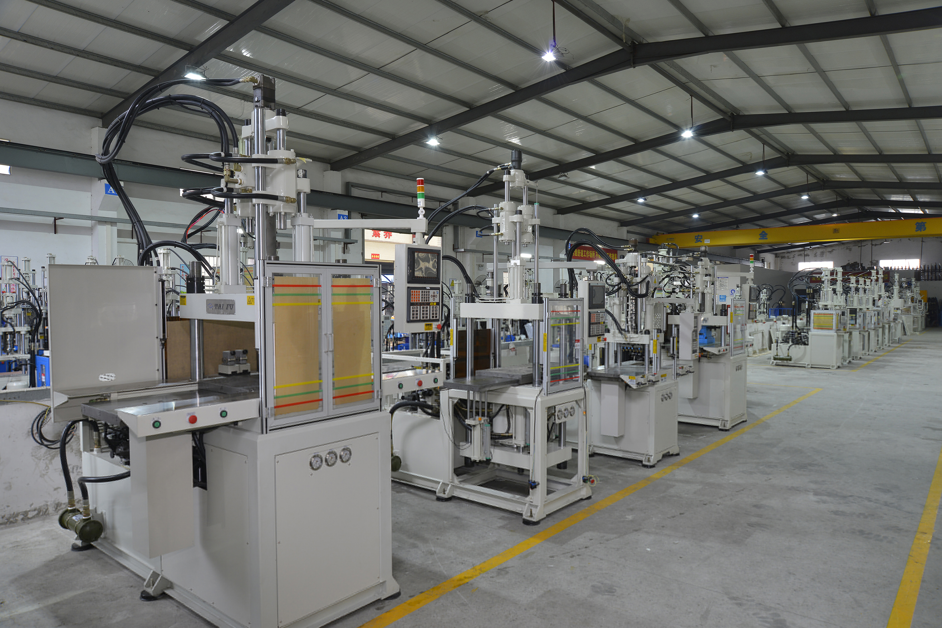 立式高速注塑機(jī) 立式高速注塑機(jī)